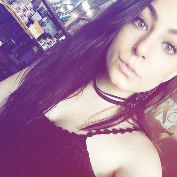 Meet your Posher, Jessica - Picture 1 of 1